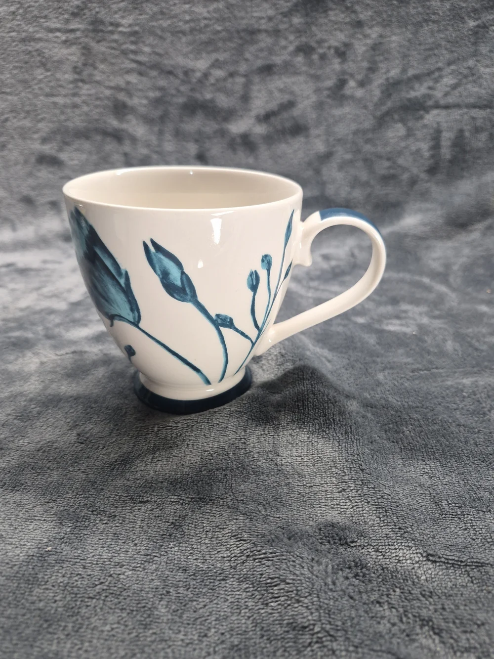 English Mug Company Navy  Blue Floral Mug Cup Coffee Tea 12 oz EUC